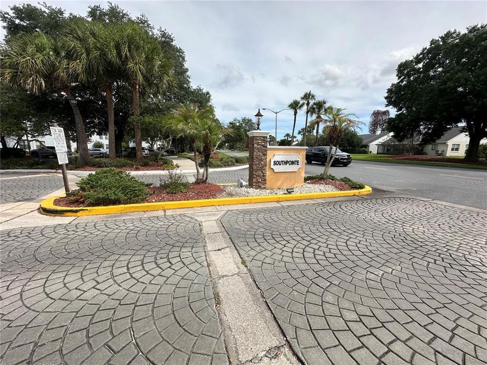 For Rent: $2,049 (2 beds, 2 baths, 820 Square Feet)