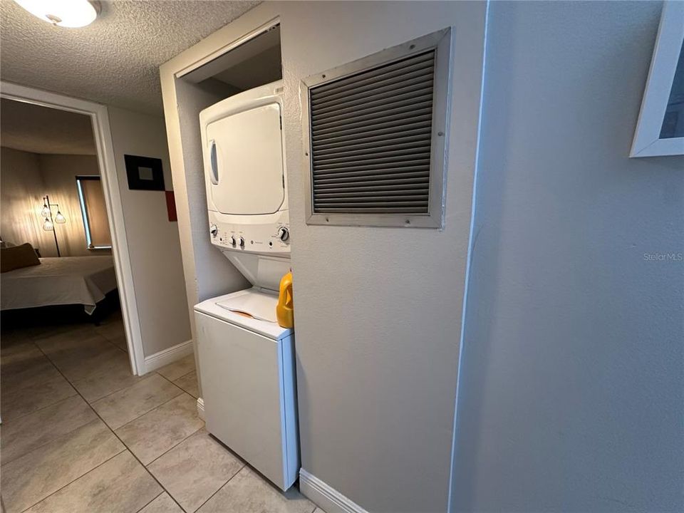 For Rent: $2,049 (2 beds, 2 baths, 820 Square Feet)