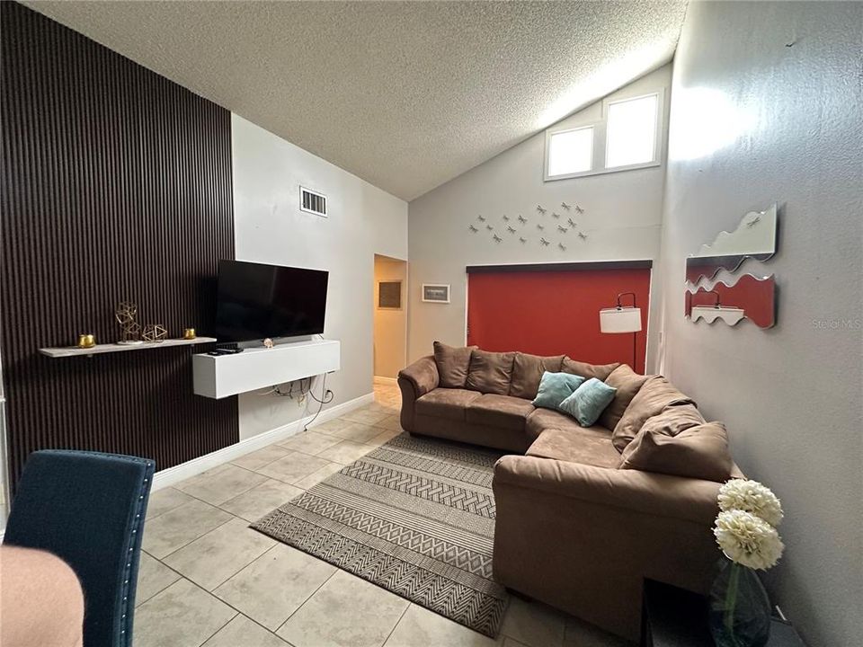 For Rent: $2,049 (2 beds, 2 baths, 820 Square Feet)
