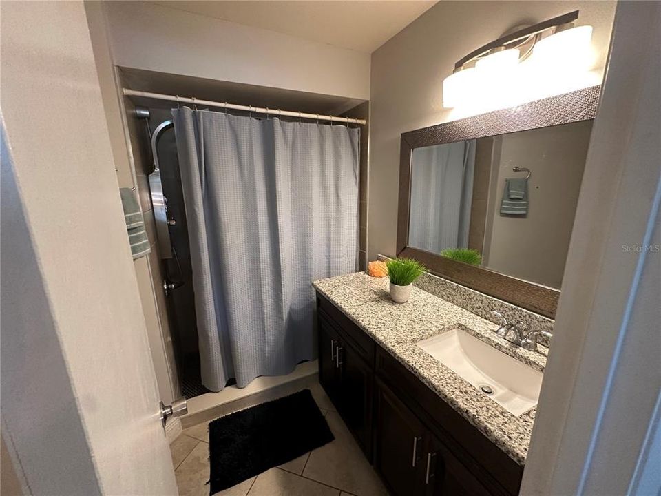 For Rent: $2,049 (2 beds, 2 baths, 820 Square Feet)