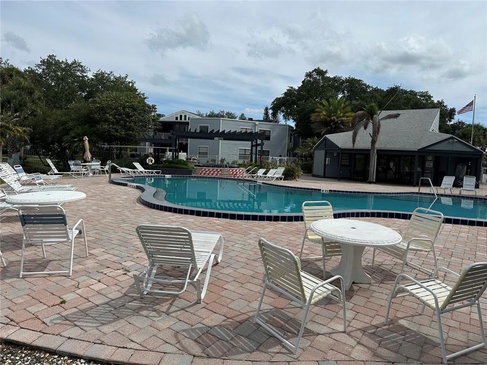 For Rent: $2,049 (2 beds, 2 baths, 820 Square Feet)