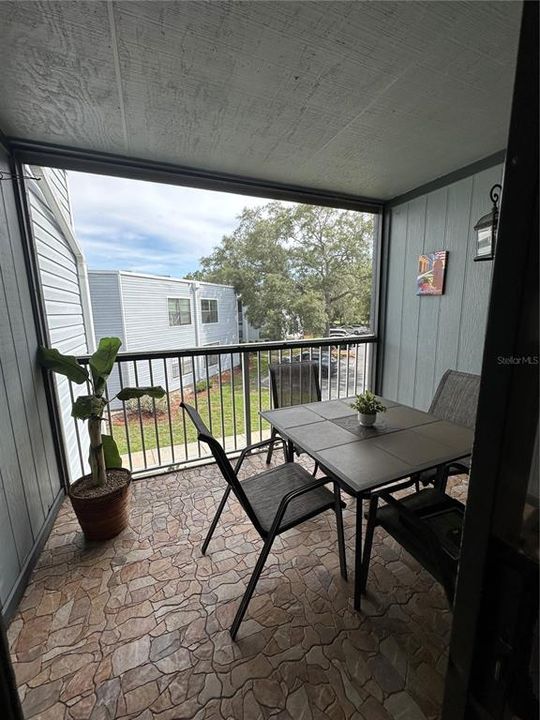 For Rent: $2,049 (2 beds, 2 baths, 820 Square Feet)