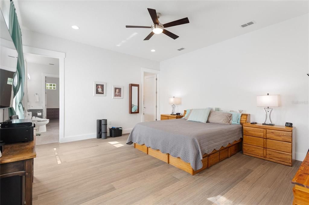 For Sale: $1,200,000 (4 beds, 4 baths, 3936 Square Feet)