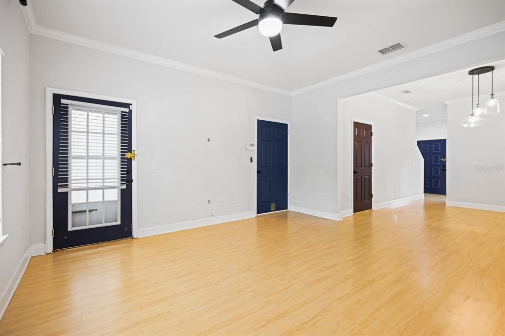 For Rent: $2,600 (2 beds, 2 baths, 1261 Square Feet)