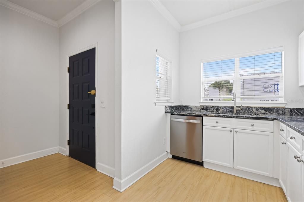 For Rent: $2,600 (2 beds, 2 baths, 1261 Square Feet)