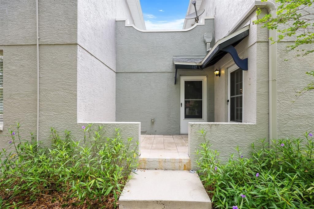 For Rent: $2,600 (2 beds, 2 baths, 1261 Square Feet)