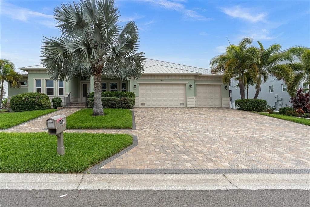 For Sale: $2,699,999 (4 beds, 4 baths, 3669 Square Feet)