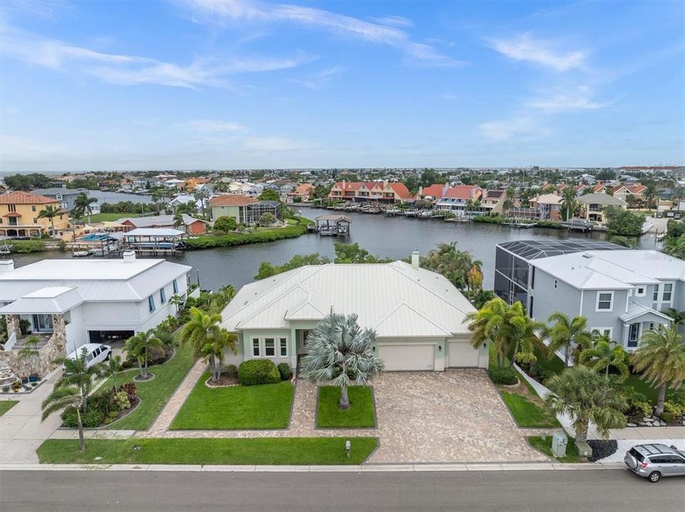 For Sale: $2,699,999 (4 beds, 4 baths, 3669 Square Feet)