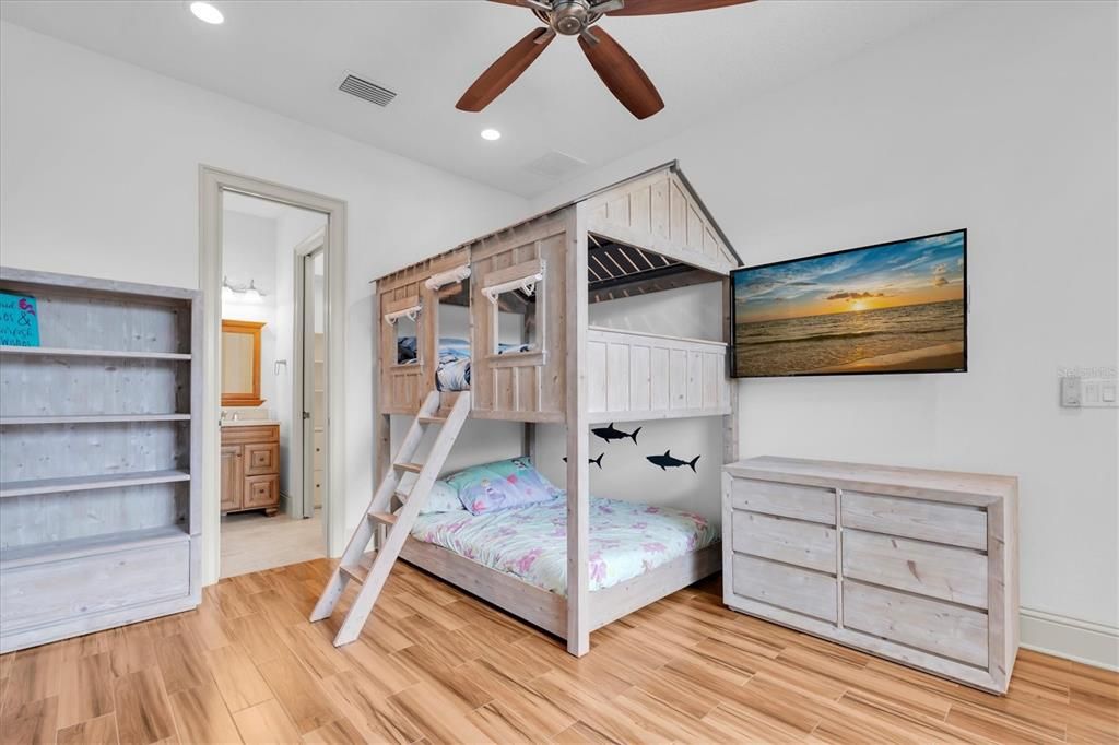 For Sale: $2,699,999 (4 beds, 4 baths, 3669 Square Feet)