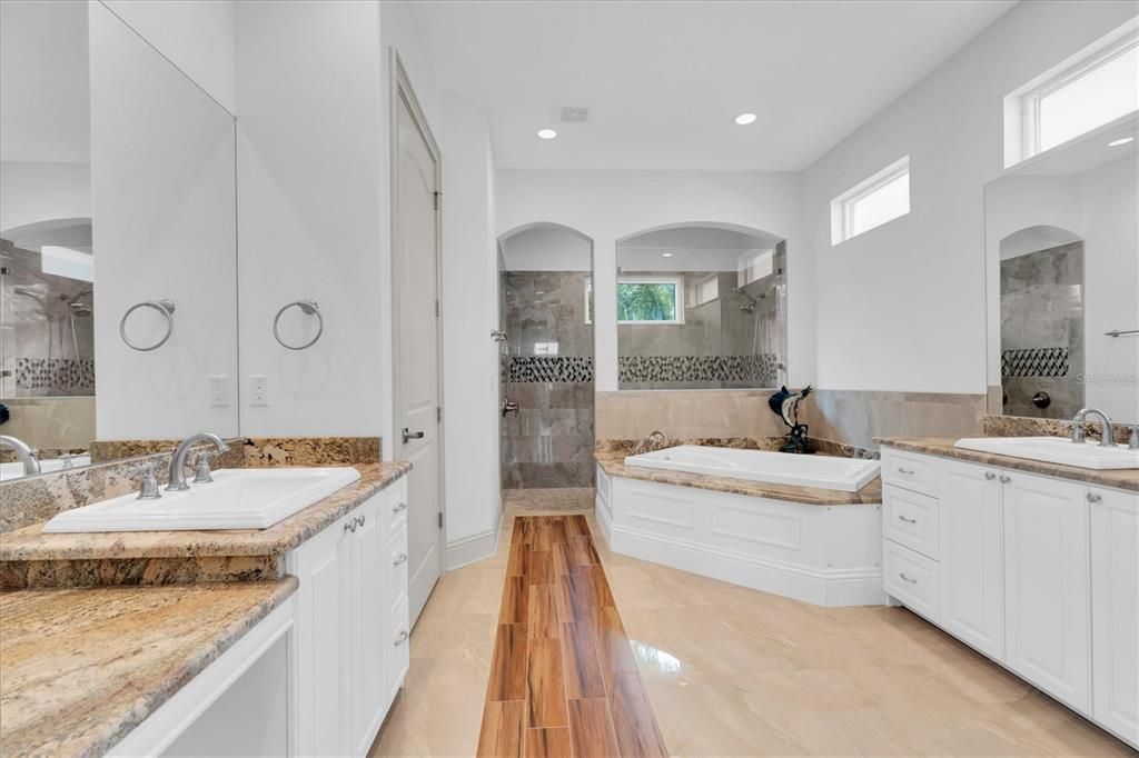 For Sale: $2,699,999 (4 beds, 4 baths, 3669 Square Feet)