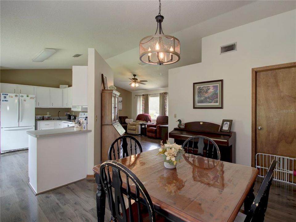For Sale: $295,000 (3 beds, 2 baths, 1358 Square Feet)
