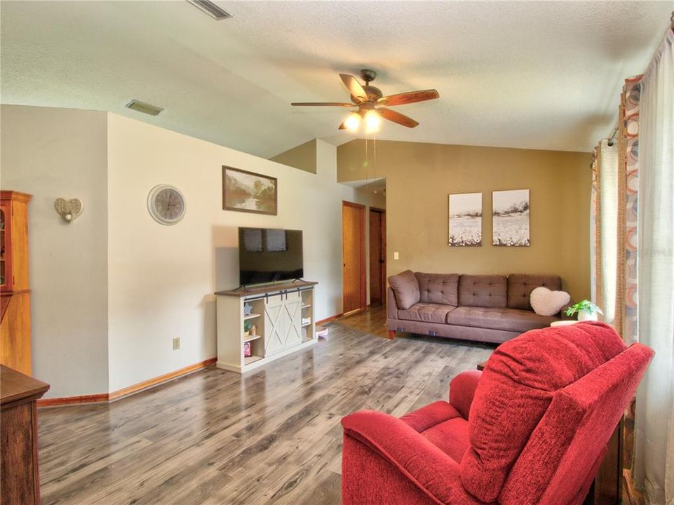 For Sale: $295,000 (3 beds, 2 baths, 1358 Square Feet)