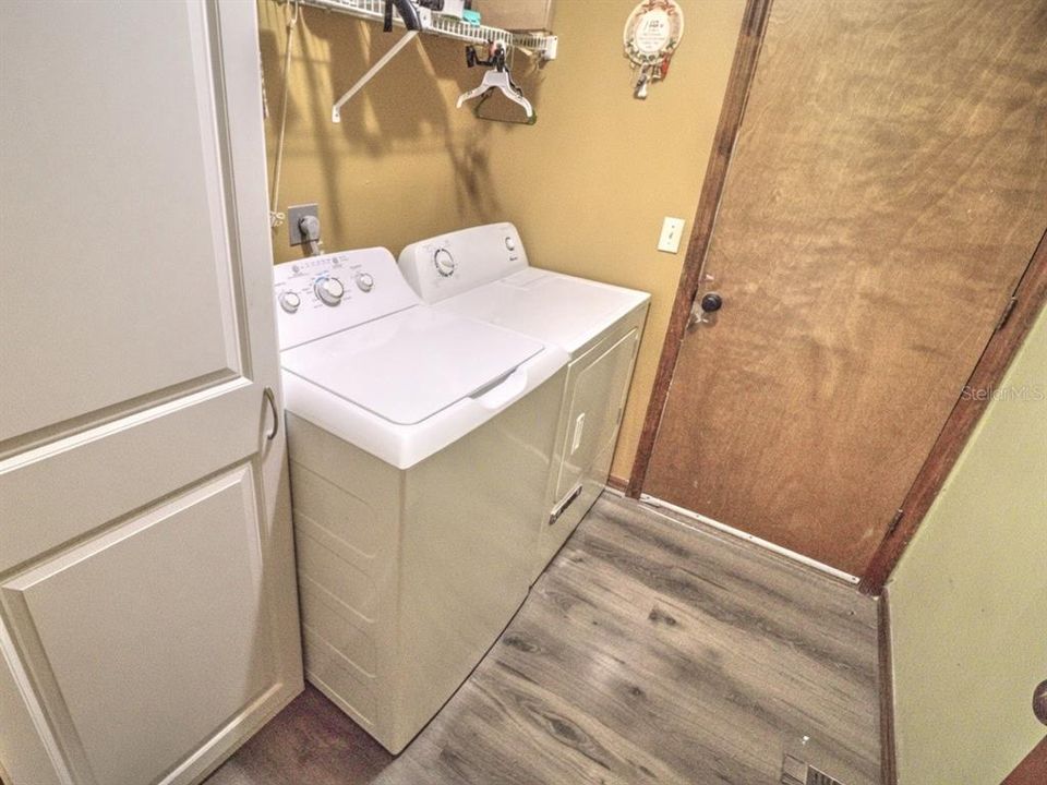 For Sale: $295,000 (3 beds, 2 baths, 1358 Square Feet)