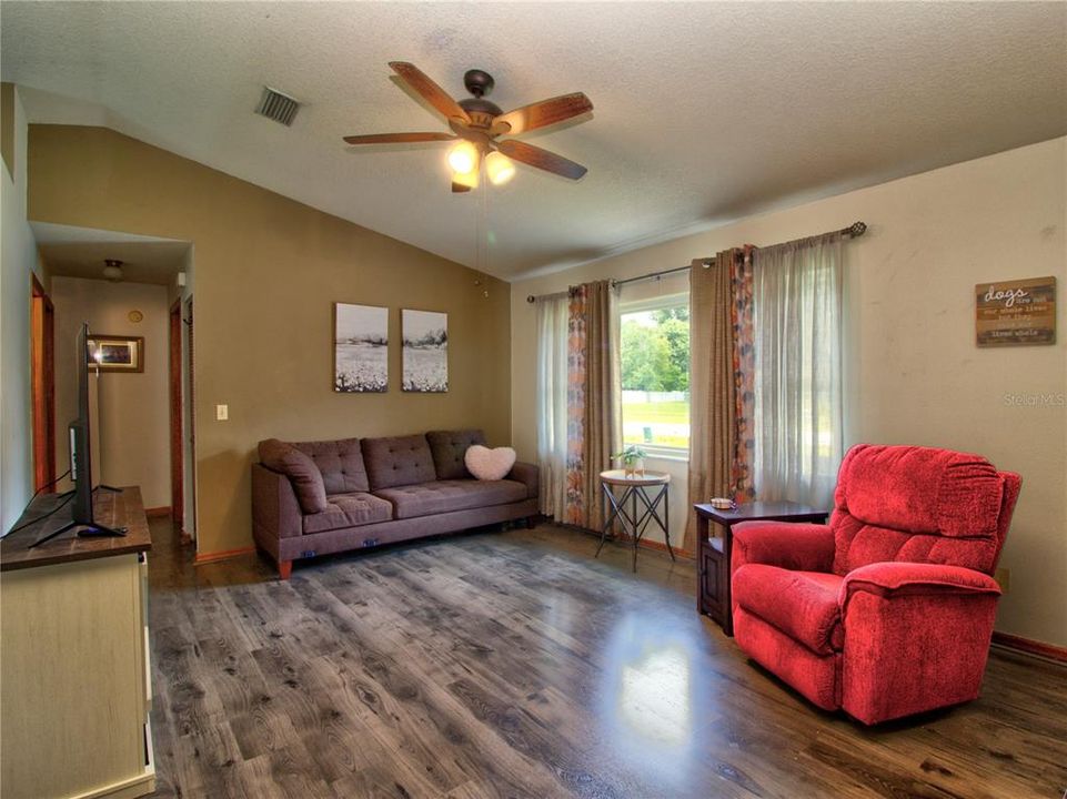 For Sale: $295,000 (3 beds, 2 baths, 1358 Square Feet)