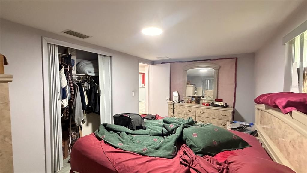 For Sale: $140,000 (2 beds, 1 baths, 816 Square Feet)