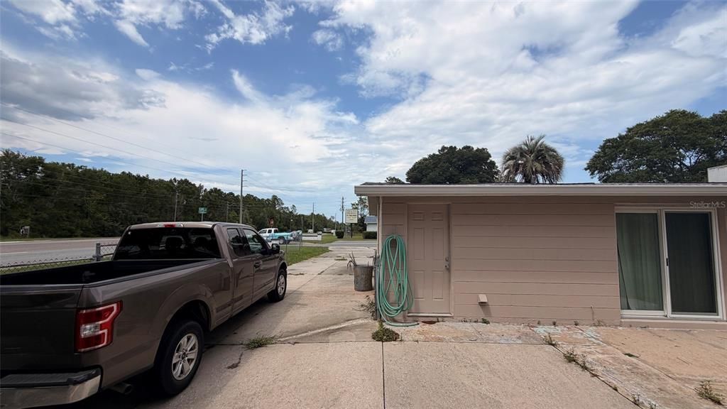 For Sale: $140,000 (2 beds, 1 baths, 816 Square Feet)