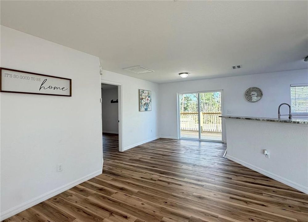 На продажу: $235,900 (3 спален, 2 ванн, 1425 Квадратных фут)