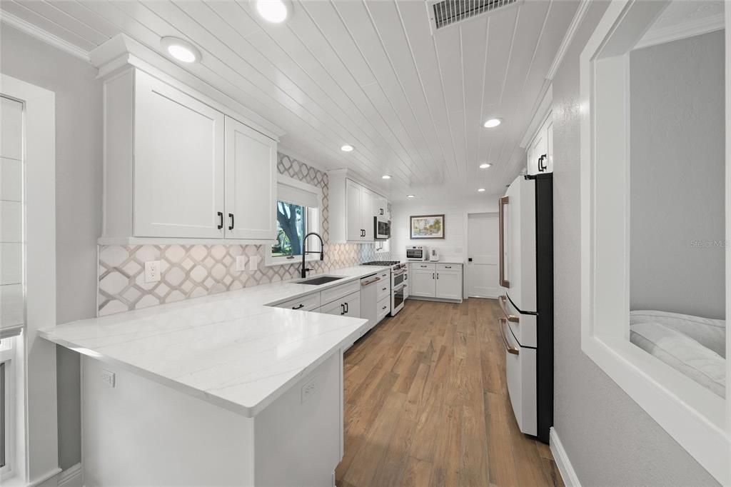 На продажу: $2,195,000 (3 спален, 2 ванн, 1594 Квадратных фут)