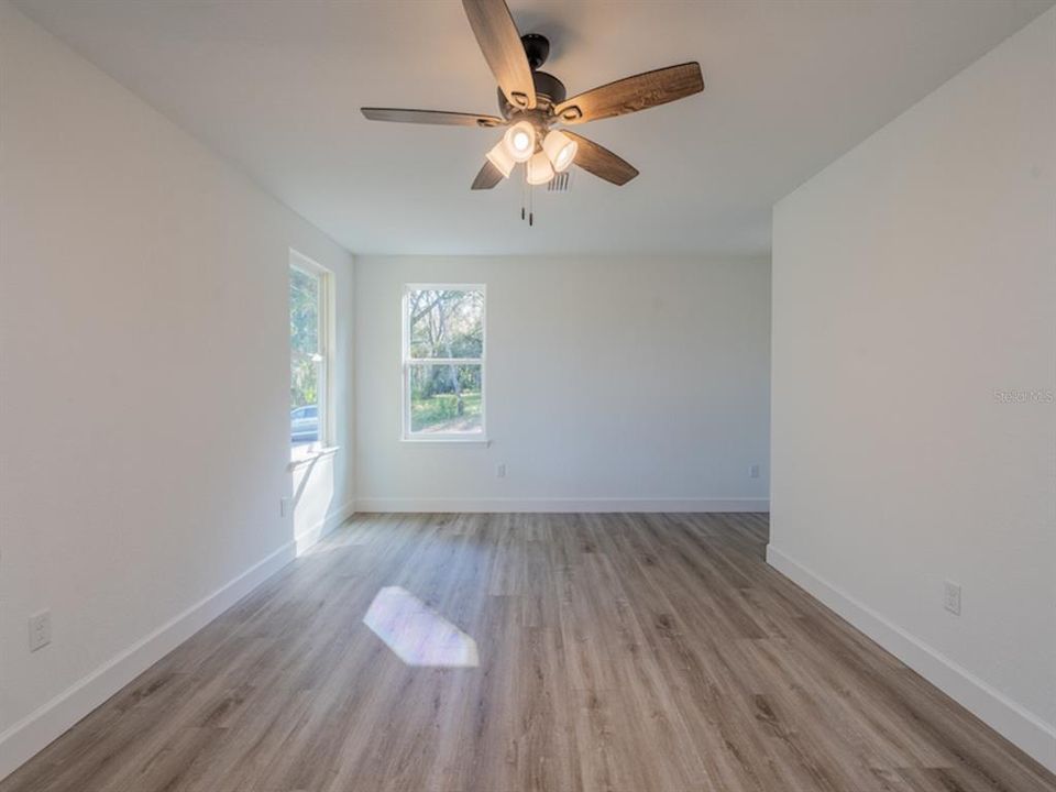 For Sale: $224,500 (3 beds, 2 baths, 936 Square Feet)