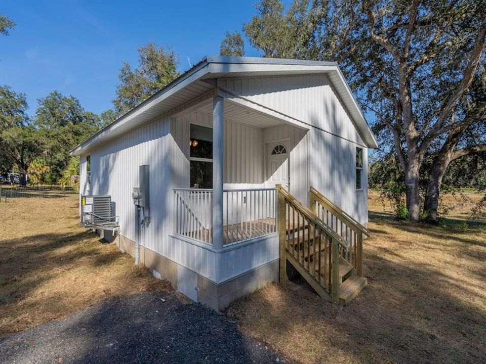 For Sale: $224,500 (3 beds, 2 baths, 936 Square Feet)