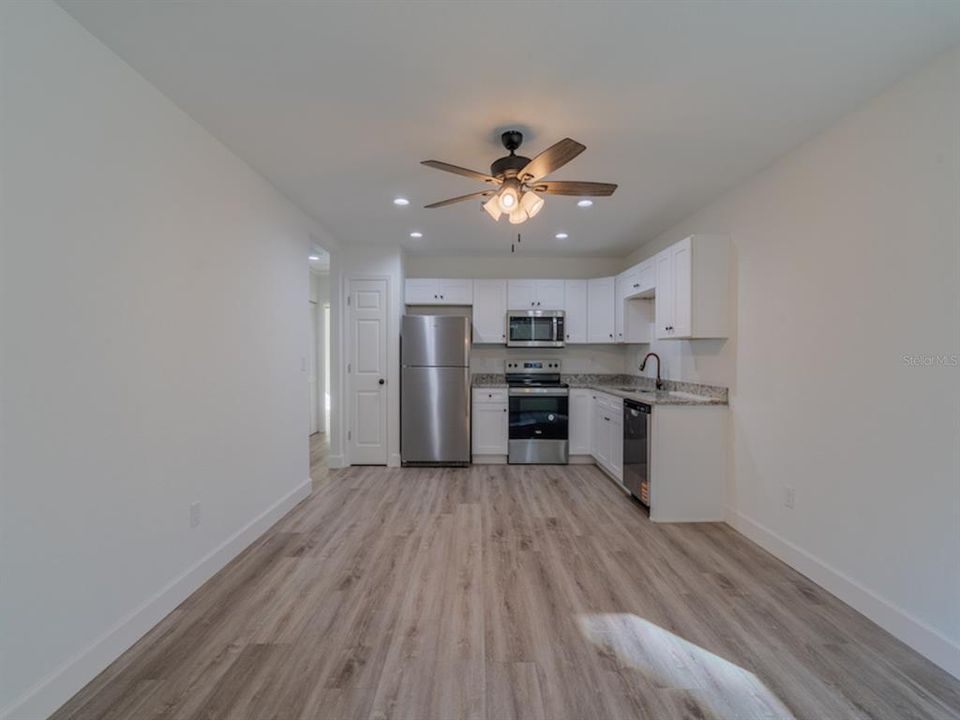 For Sale: $224,500 (3 beds, 2 baths, 936 Square Feet)