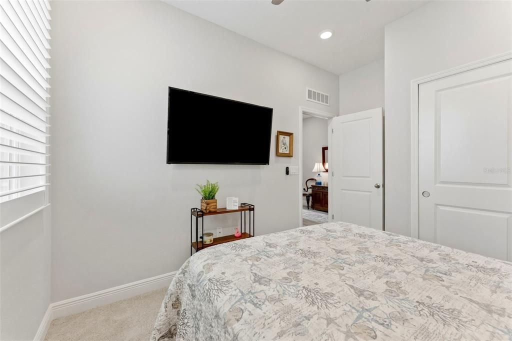 For Sale: $524,900 (4 beds, 2 baths, 2005 Square Feet)