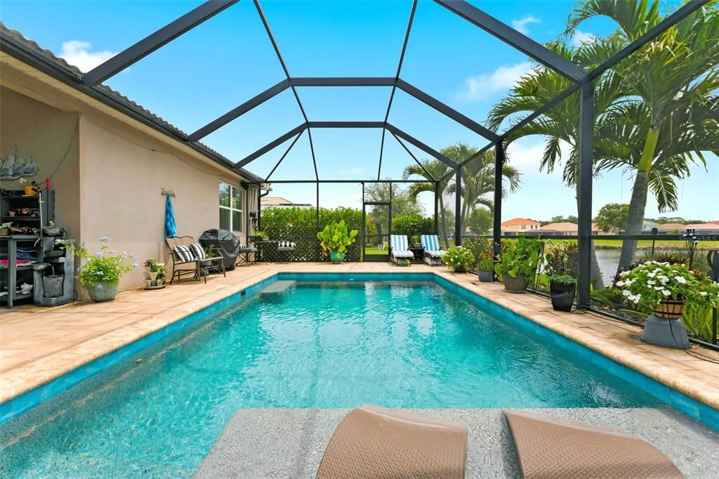 For Sale: $524,900 (4 beds, 2 baths, 2005 Square Feet)