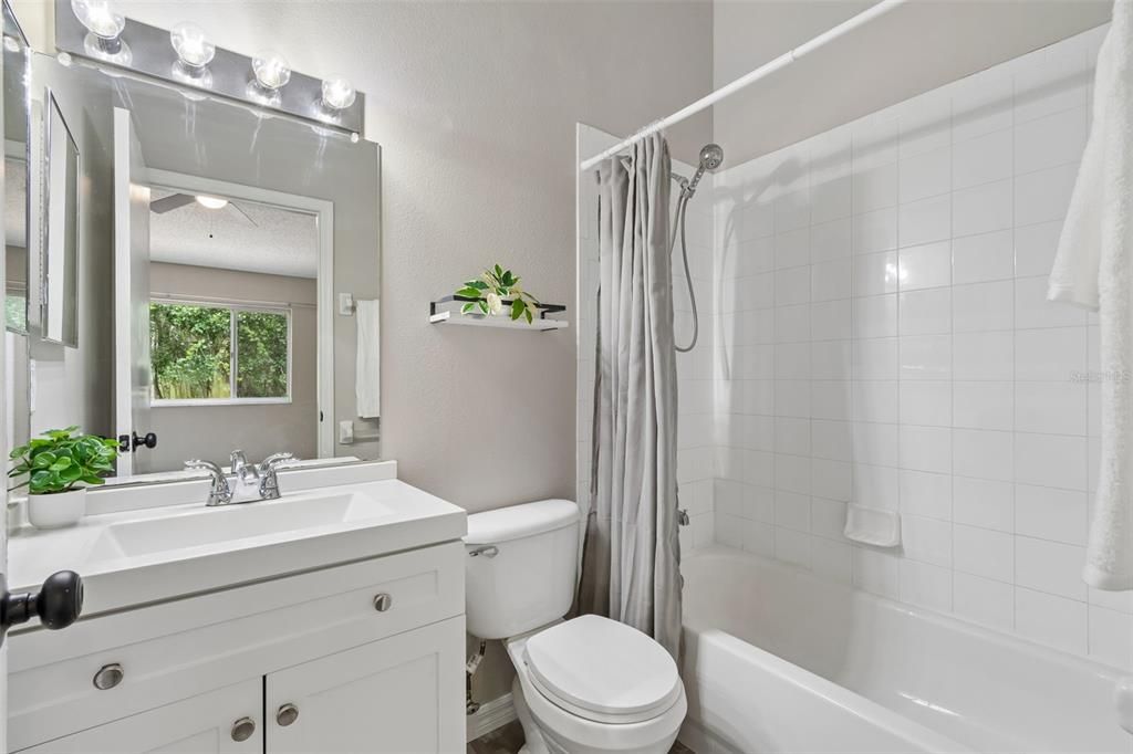 For Sale: $192,900 (2 beds, 2 baths, 1184 Square Feet)