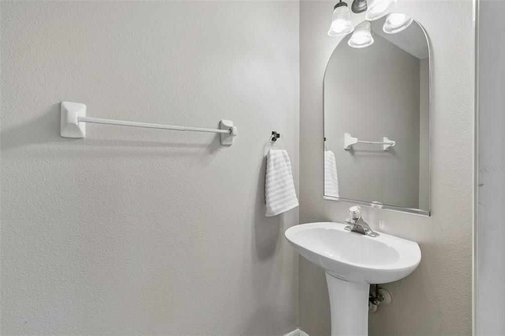 For Sale: $192,900 (2 beds, 2 baths, 1184 Square Feet)