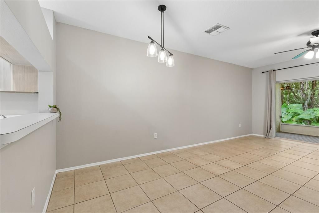 For Sale: $192,900 (2 beds, 2 baths, 1184 Square Feet)