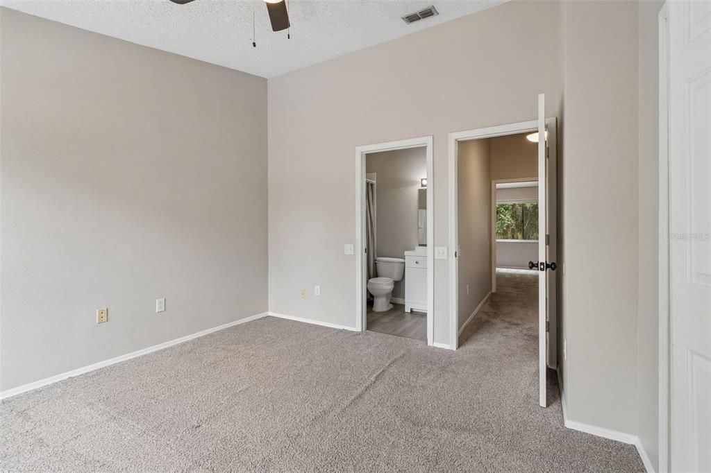 For Sale: $192,900 (2 beds, 2 baths, 1184 Square Feet)