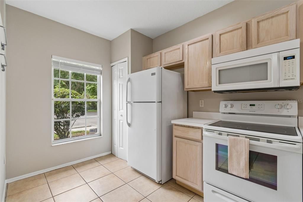 For Sale: $192,900 (2 beds, 2 baths, 1184 Square Feet)