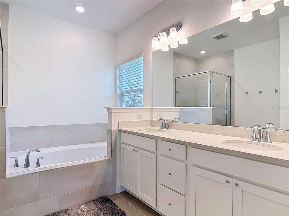 En Venta: $399,990 (4 camas, 3 baños, 2040 Pies cuadrados)