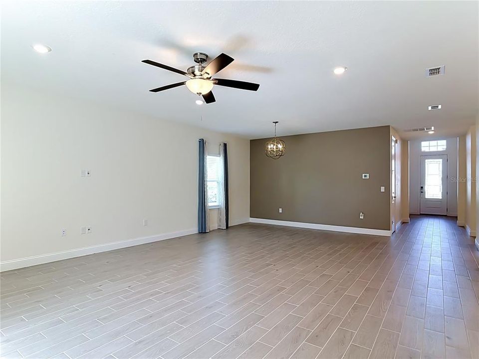 En Venta: $399,990 (4 camas, 3 baños, 2040 Pies cuadrados)