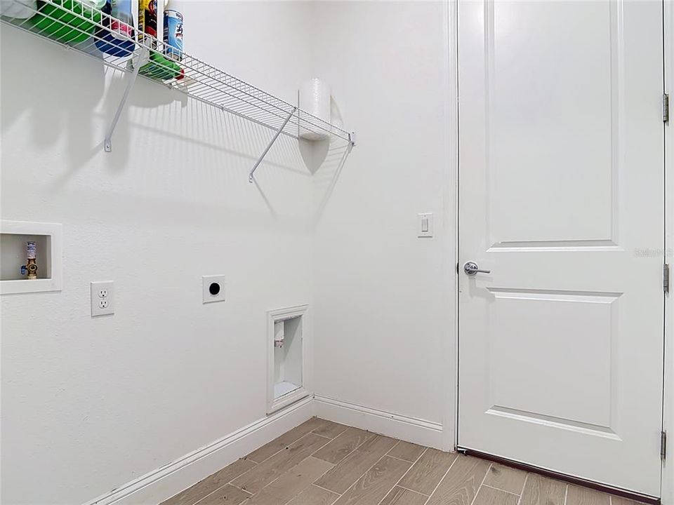 En Venta: $399,990 (4 camas, 3 baños, 2040 Pies cuadrados)