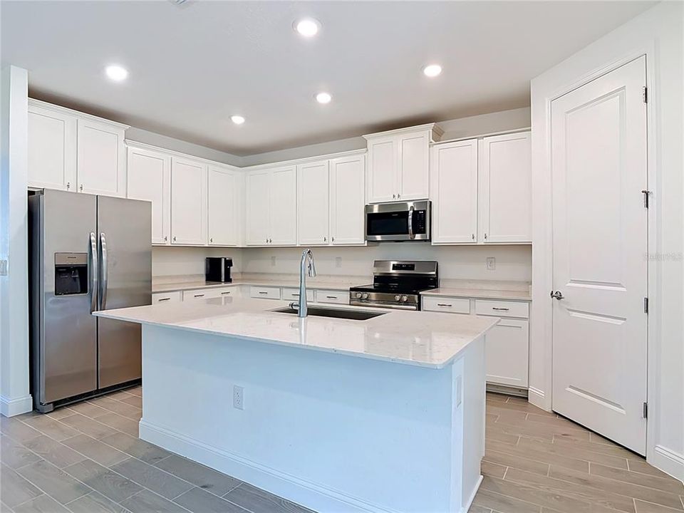 En Venta: $399,990 (4 camas, 3 baños, 2040 Pies cuadrados)