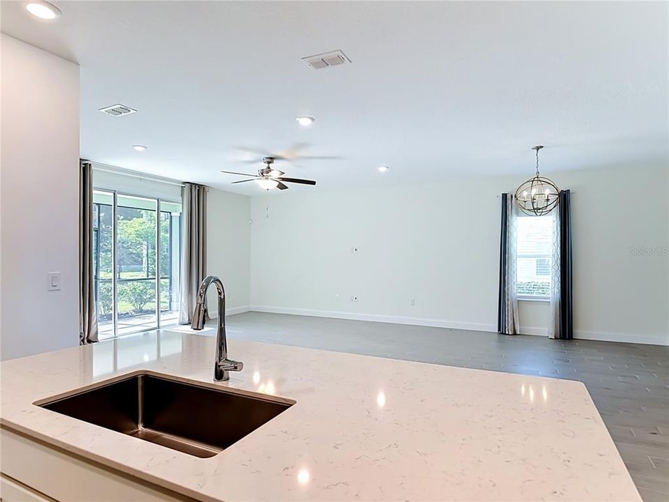 En Venta: $399,990 (4 camas, 3 baños, 2040 Pies cuadrados)