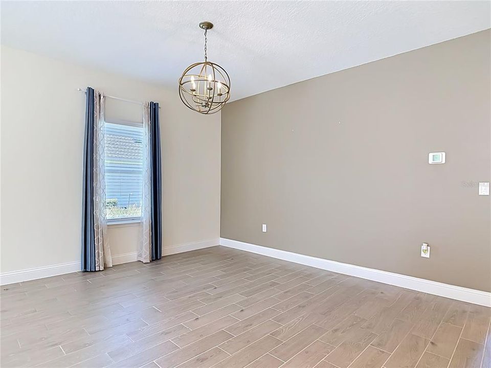 En Venta: $399,990 (4 camas, 3 baños, 2040 Pies cuadrados)