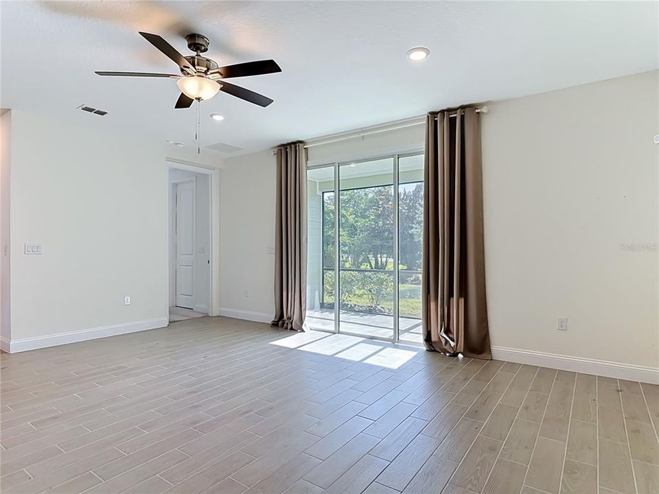 En Venta: $399,990 (4 camas, 3 baños, 2040 Pies cuadrados)