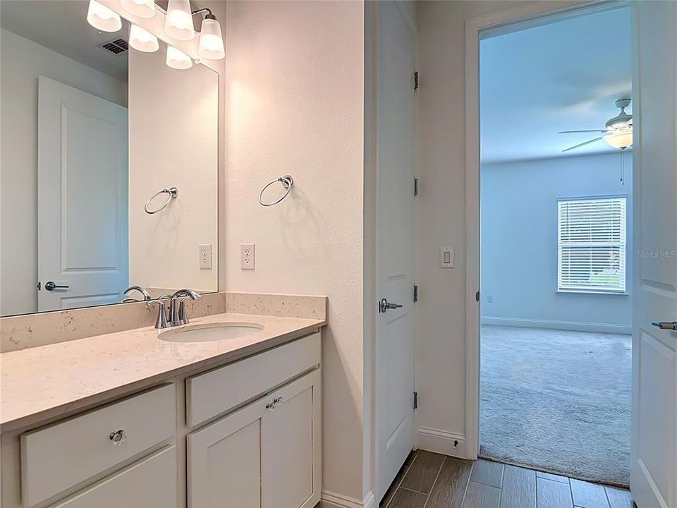 En Venta: $399,990 (4 camas, 3 baños, 2040 Pies cuadrados)