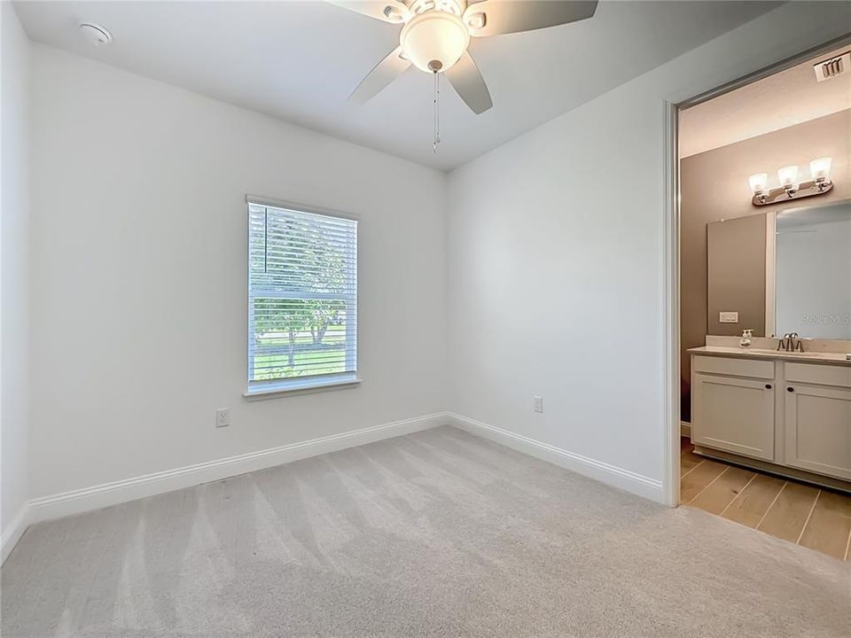 En Venta: $399,990 (4 camas, 3 baños, 2040 Pies cuadrados)