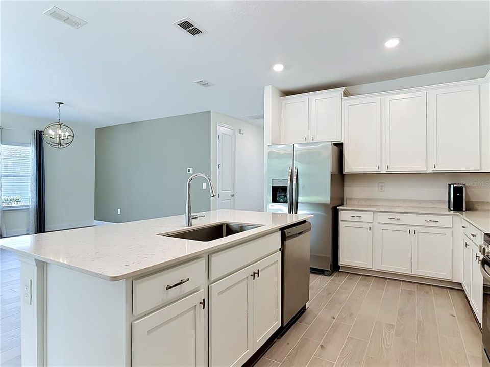 En Venta: $399,990 (4 camas, 3 baños, 2040 Pies cuadrados)