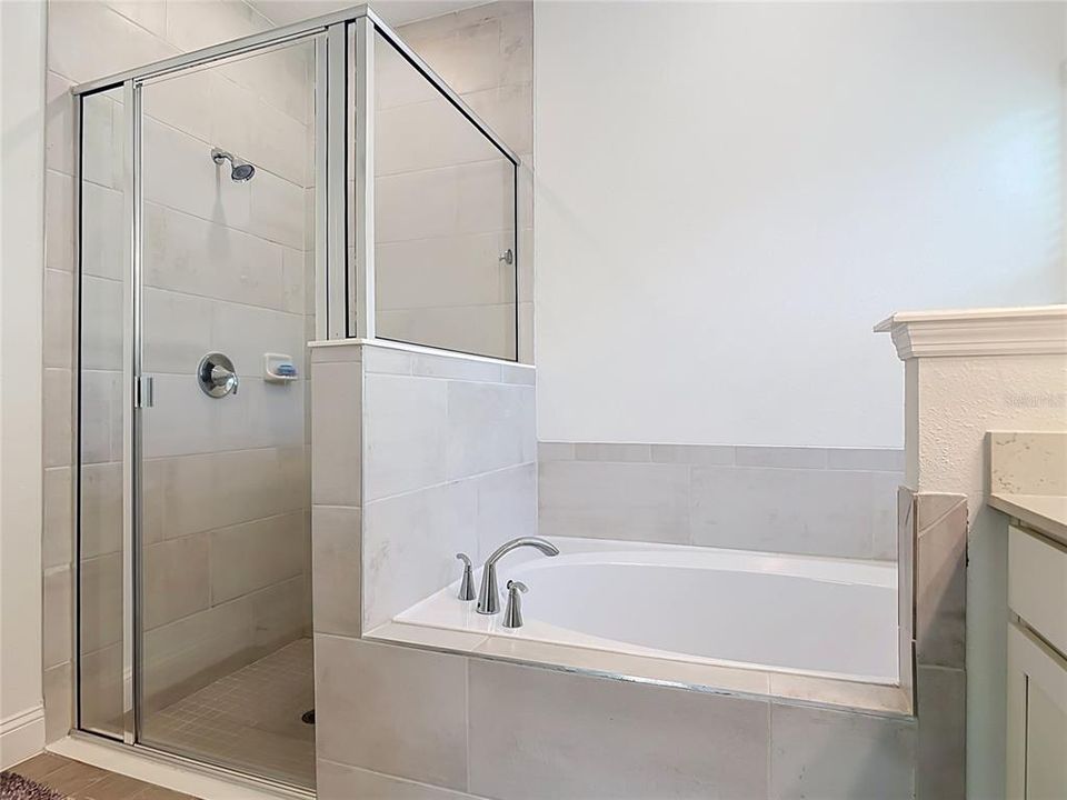 En Venta: $399,990 (4 camas, 3 baños, 2040 Pies cuadrados)