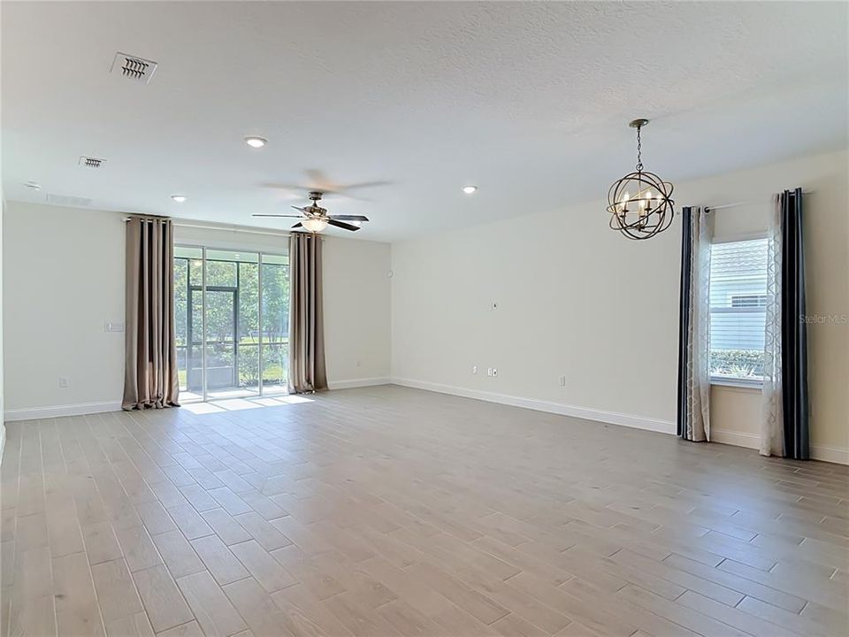 En Venta: $399,990 (4 camas, 3 baños, 2040 Pies cuadrados)