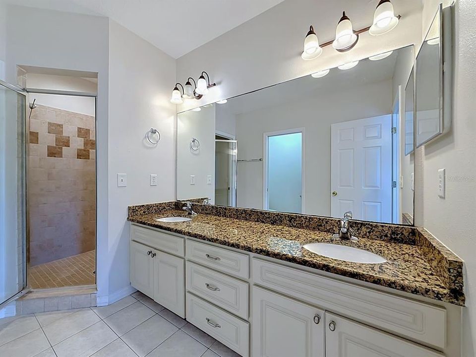 For Rent: $3,200 (4 beds, 2 baths, 2054 Square Feet)