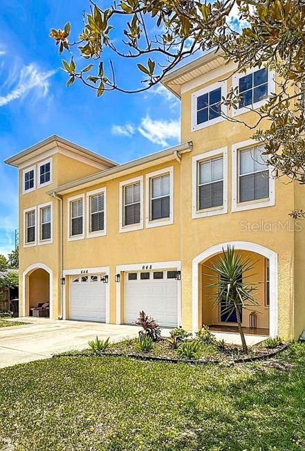 For Rent: $3,200 (4 beds, 2 baths, 2054 Square Feet)