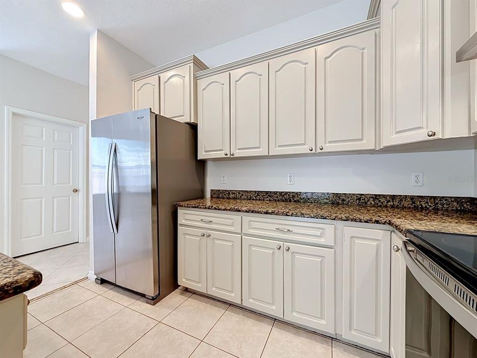 For Rent: $3,200 (4 beds, 2 baths, 2054 Square Feet)