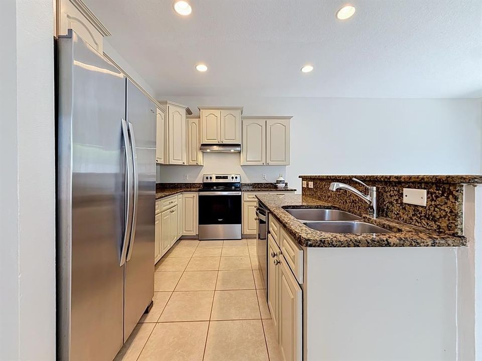 For Rent: $3,200 (4 beds, 2 baths, 2054 Square Feet)
