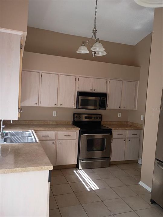 For Rent: $2,150 (3 beds, 2 baths, 1270 Square Feet)