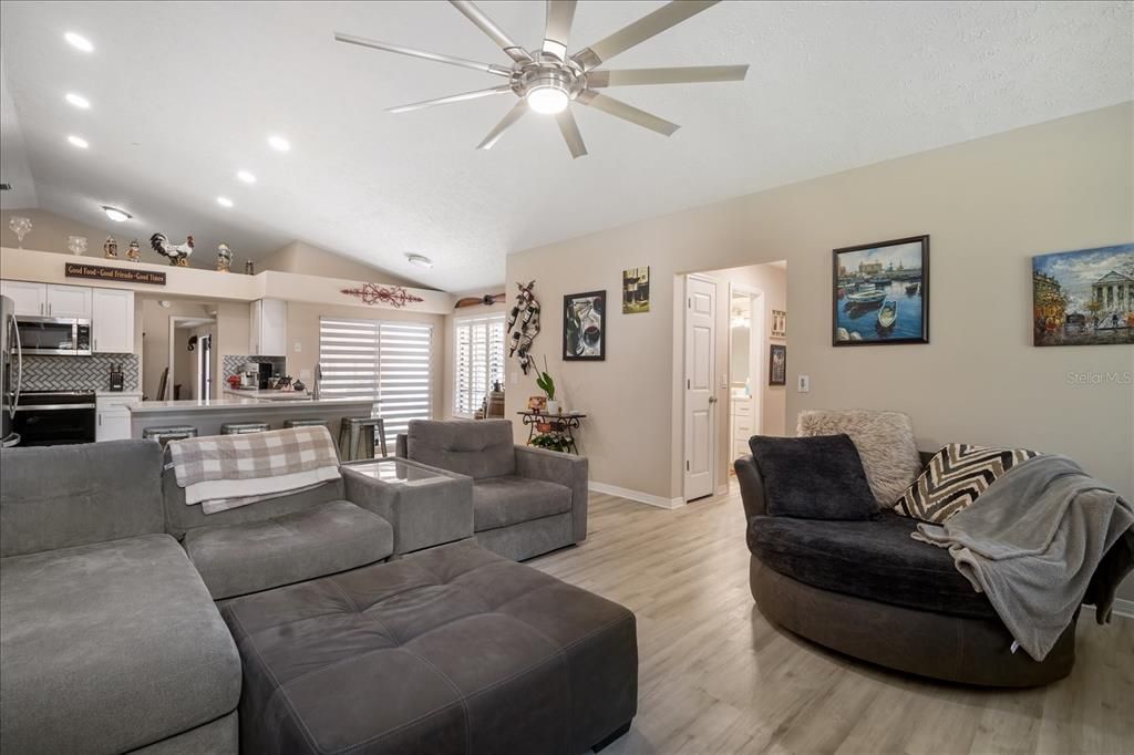 For Sale: $515,000 (3 beds, 2 baths, 1942 Square Feet)